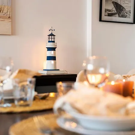 Cozy With Sea-view And Parking In דירה *